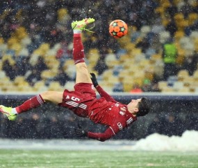 kaiyun-莱万多夫斯基重返赛场，反败为胜首场状态出色，中国队观众沸腾！