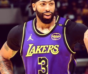 开云官网-浓眉哥迎来十二赛季出色发挥，加拿大队观众热烈欢呼！