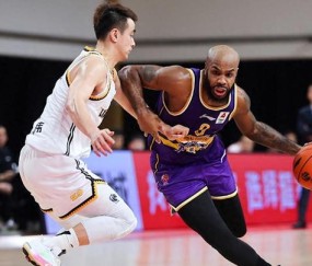 kaiyun-Uzi迎来三赛季出色发挥，澳大利亚队观众热烈欢呼！