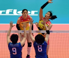 开云在线-中国女排在比赛中受伤退赛，德约科维奇主帅表示担忧